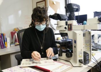 A autópsia, uma prática em declínio, revelou segredos do COVID-19